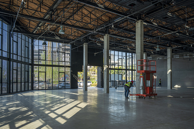 الأرضيات الصناعية والمستودعات